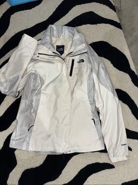 The North Face Women's White /Black Hyvent Jacket XS